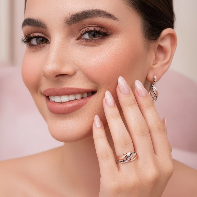 Erin - Twisted Ring with Black & White Zirconia - La Moda Me