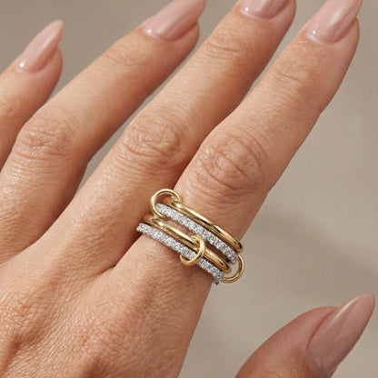 Holly - Interlocking Crystal Ring - La Moda Me